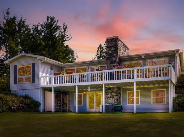 126 Doral Dr, Cadillac, MI 49601