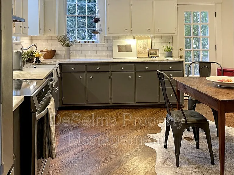 704 Timber Ln — Photo 8