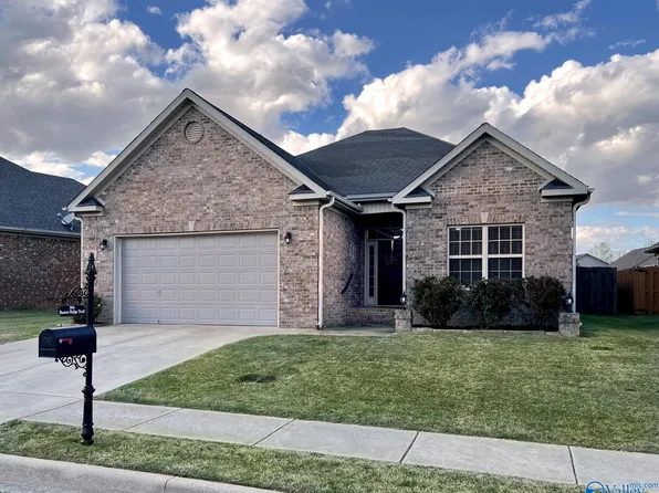 304 Beaver Ridge Trl SW, Huntsville, AL 35824