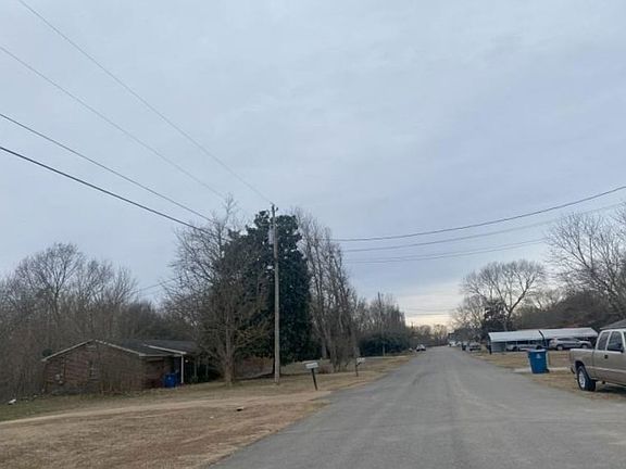 Exterior Neighborhood (street photo)