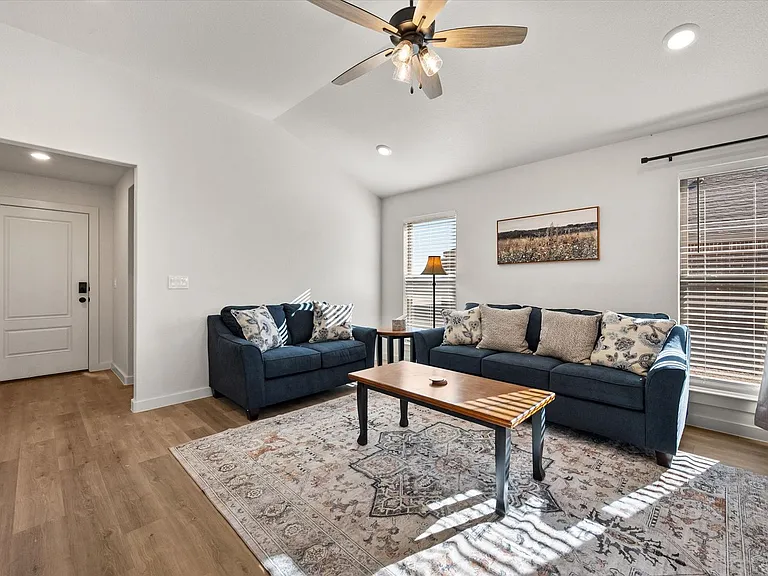 2156 Langford Ave — Photo 14