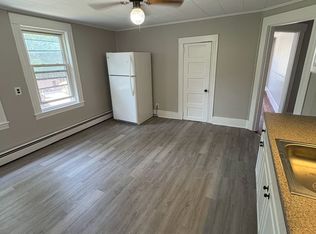 186 S Main St APT 196, Suffield, CT 06078