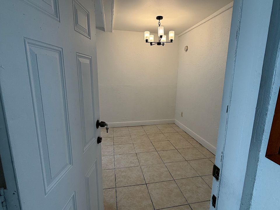 1st image of 404 NE 26th Ter #400