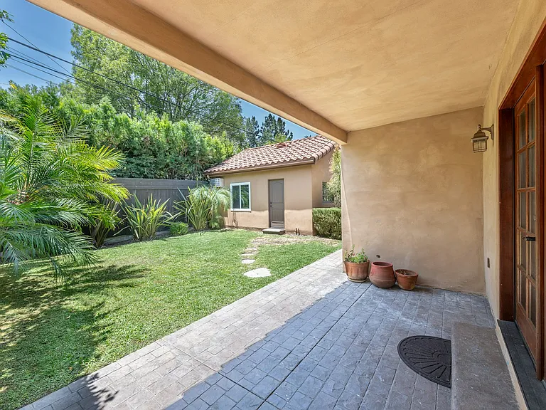 Patio & Backyard