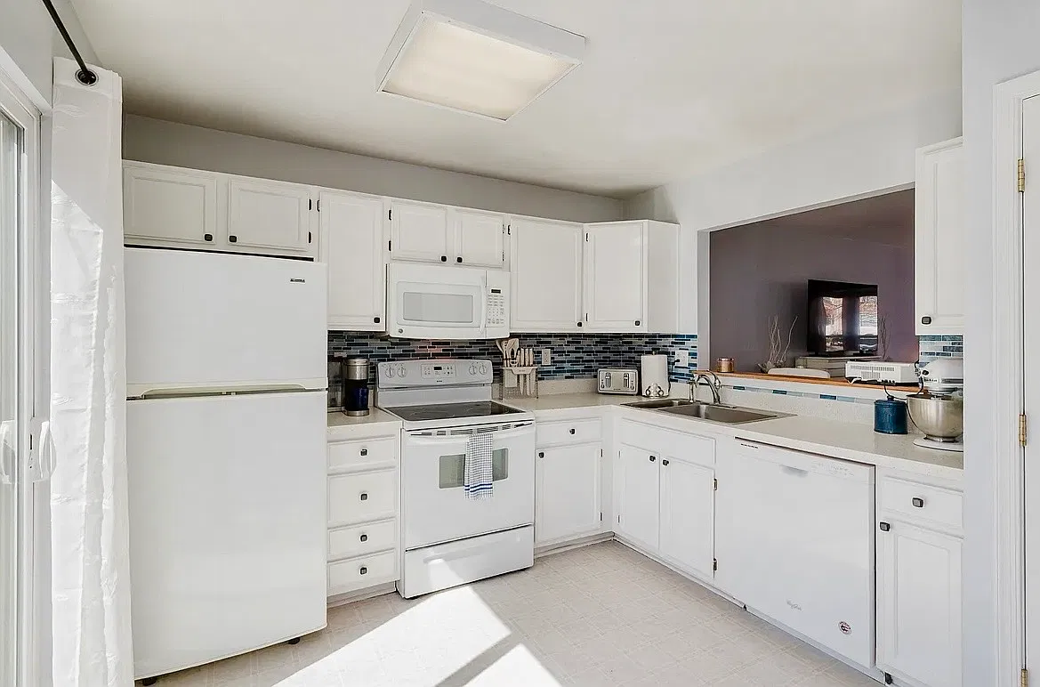 3 bed, 1660 sqft, $2,400 — Photo 2