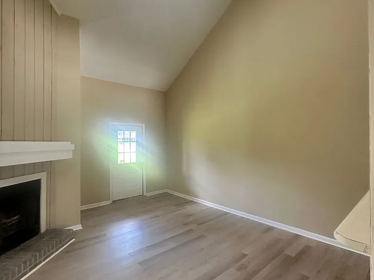 2738 Tyndall Dr — Photo 3