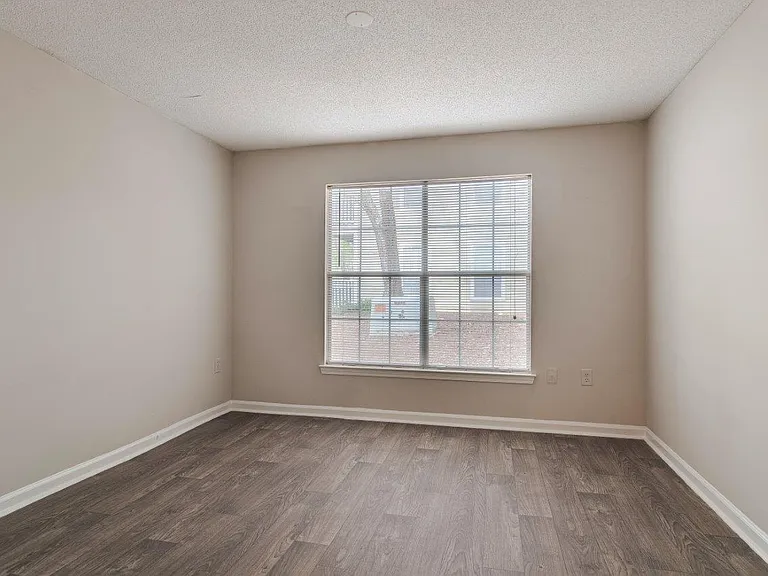 Keswick Village Apartments and Townhomes — Photo 9