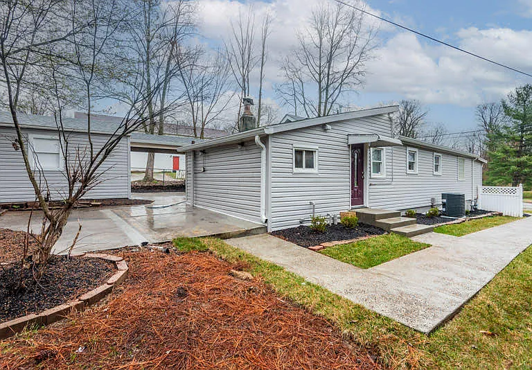 610 Old Harrods Creek Rd — Photo 1