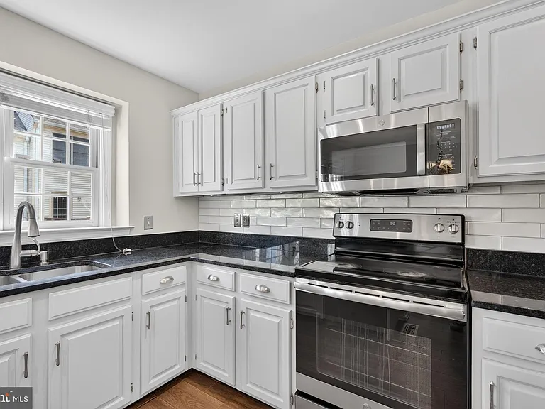 341 S Pickett St — Photo 14