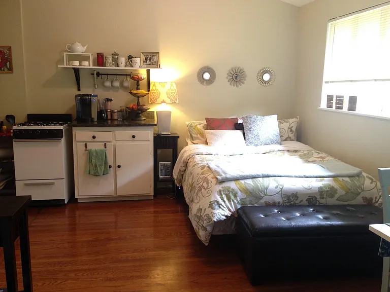 2465 Hilgard Ave #3 — Photo 9