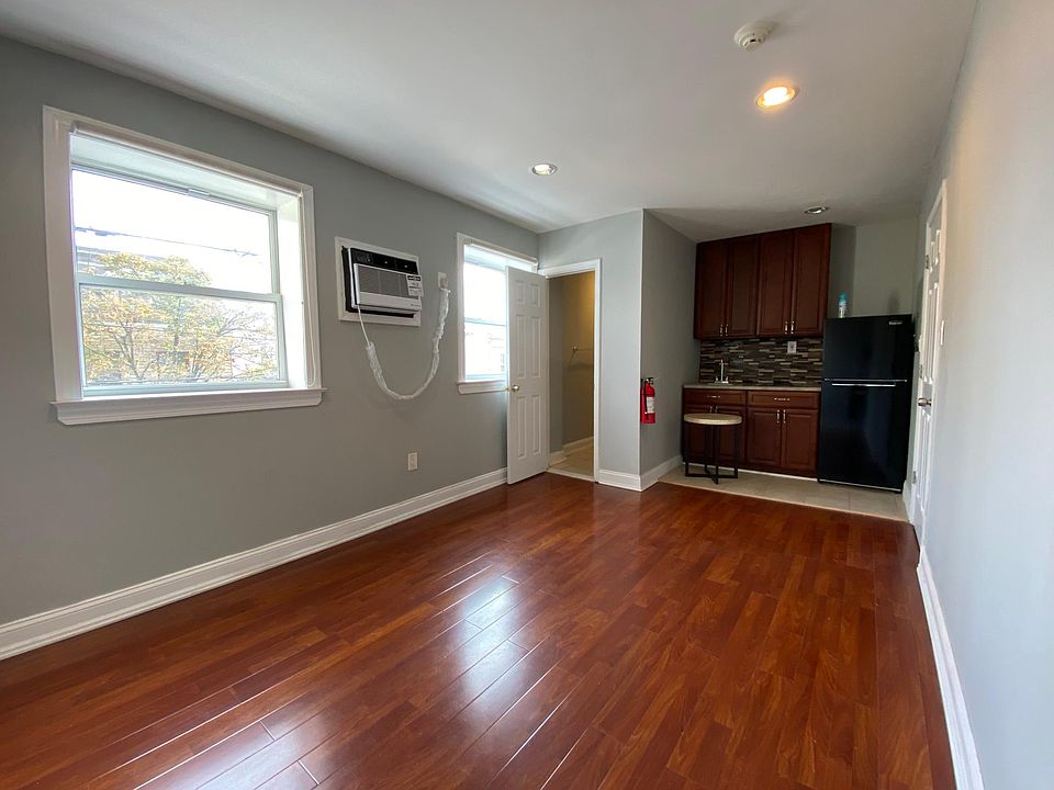 1st image of 458 E Girard Ave #2