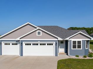 3985 Hemlock Ct, Oshkosh, WI 54904