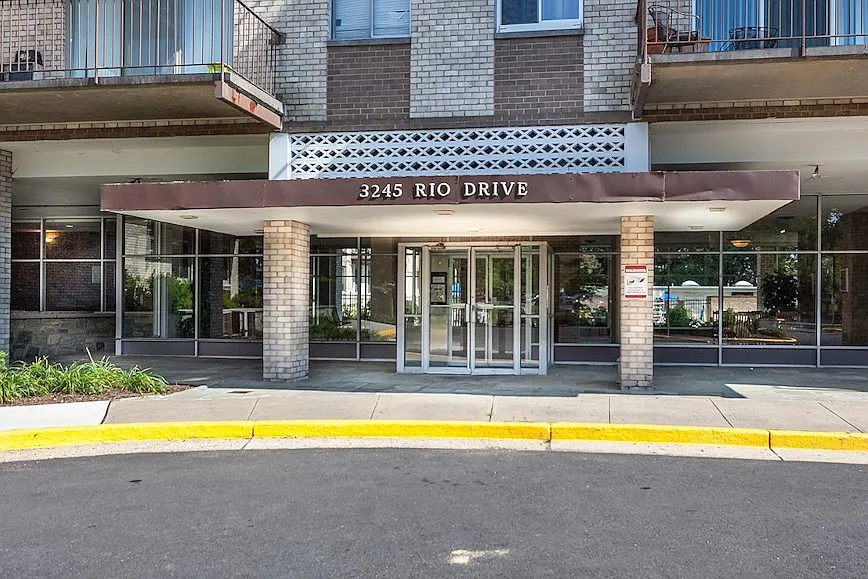 3245 Rio Dr #604