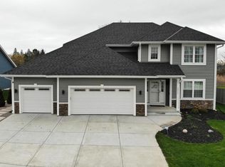 3977 E Oakwood Rd, Oak Creek, WI 53154