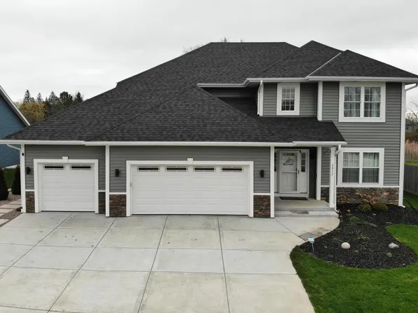 3977 East Oakwood ROAD, Oak Creek, WI 53154