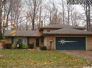 27619 Cottonwood Trl, North Olmsted, OH 44070