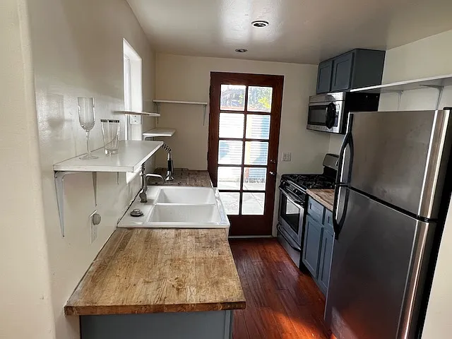 1110 Peralta St — Photo 5