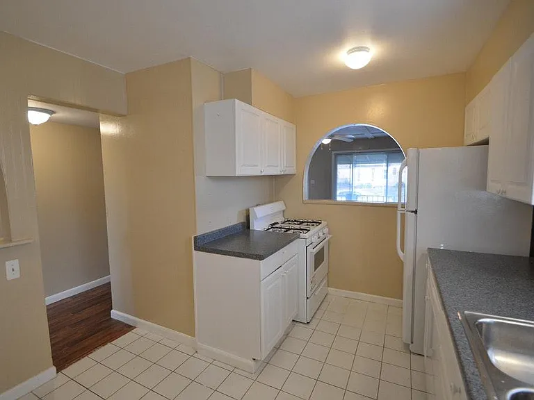 86 E Dallas Ave — Photo 5