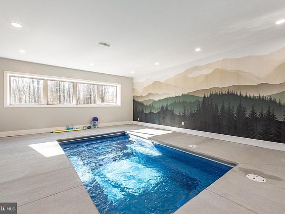 5th image of 615 Sandy Shores Rd