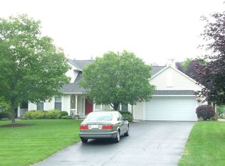 25 Kirkby Trl, Fairport, NY 14450