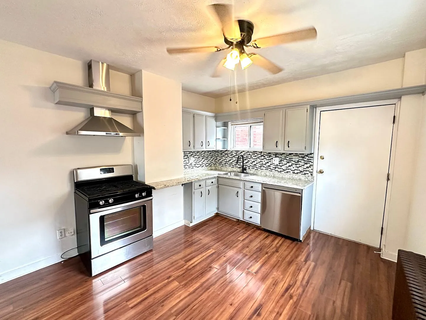 2 Bed, 1 Bath Rowhome in the Heart of Lawrenceville - Available Immediately! — Photo 4