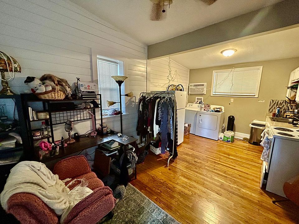 2nd image of 238 Rose St APT C