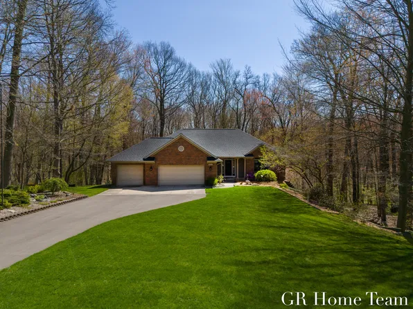 8064 Therese Ct SE, Caledonia, MI 49316