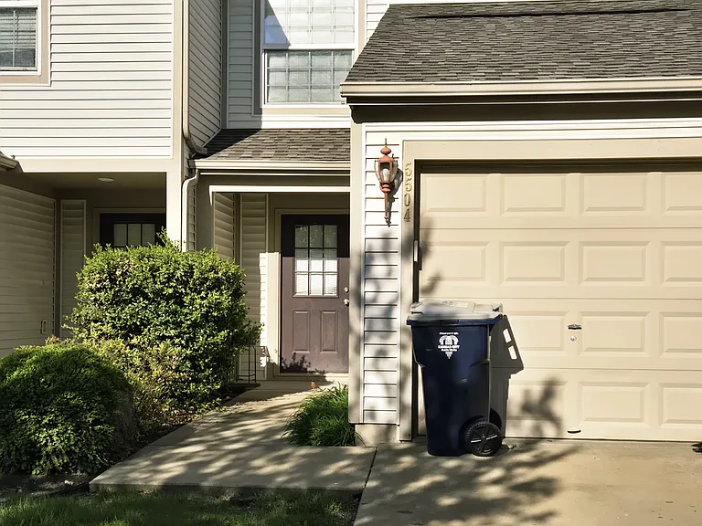 5504 N Fairmount Ave — Photo 13
