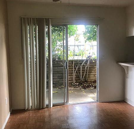 Dining room/ outdoor patio