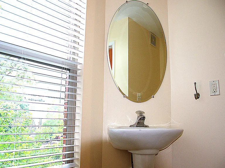 855 E Lombard St — Photo 9