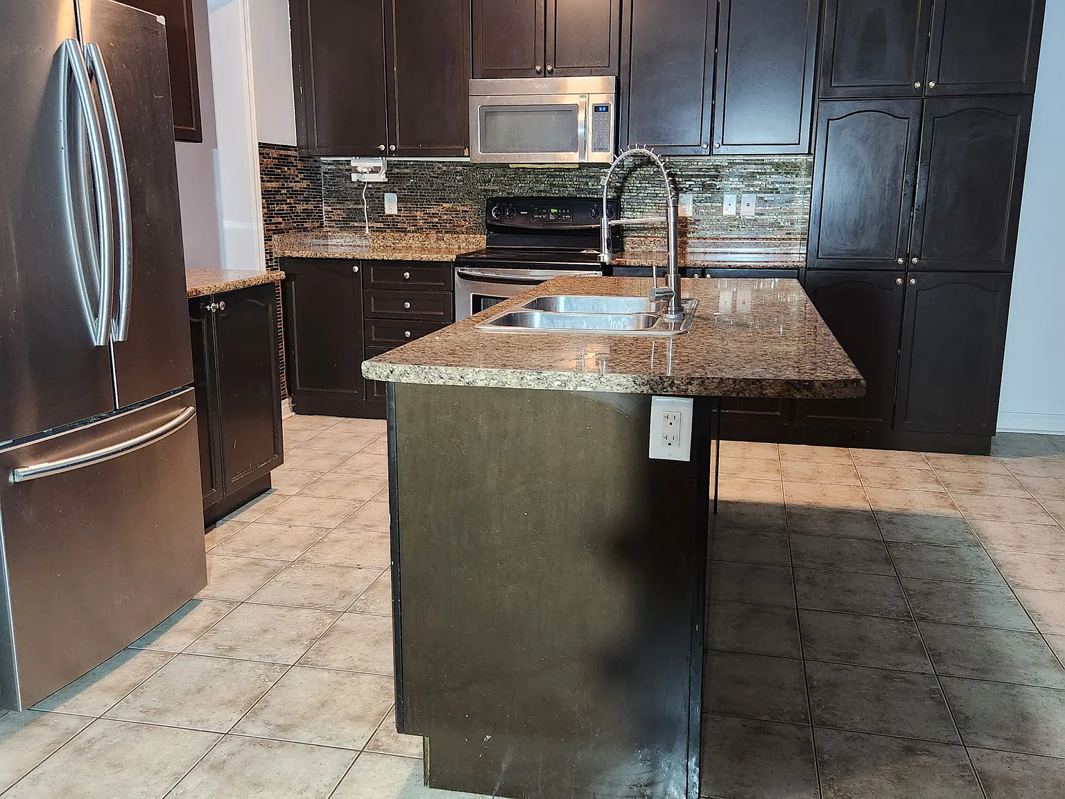 3 bed, $2,500 — Photo 3