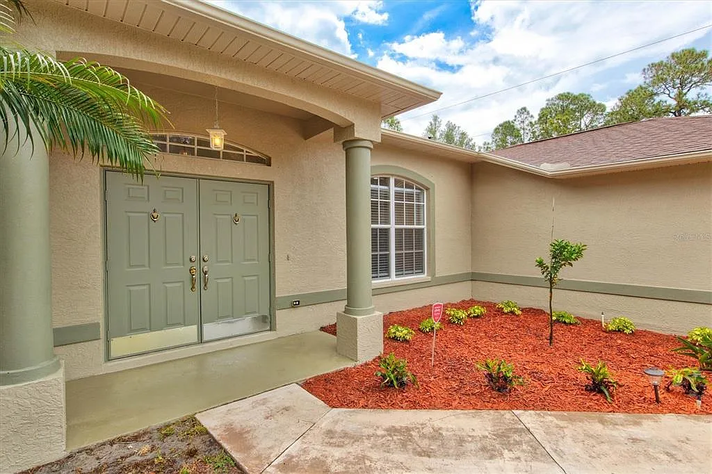 3 bed, 2.0 bath, 1631 sqft, $2,300 — Photo 4