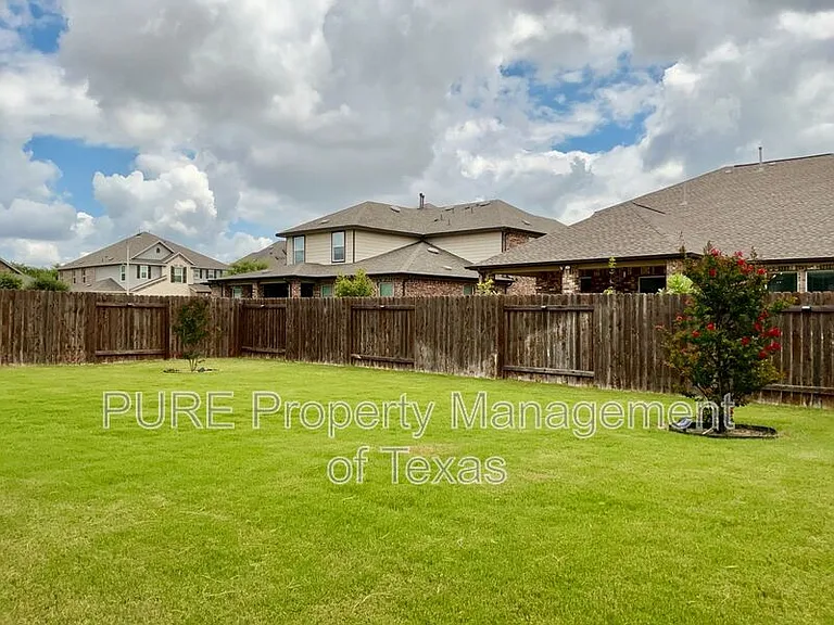 1008 Brenham Ln — Photo 34
