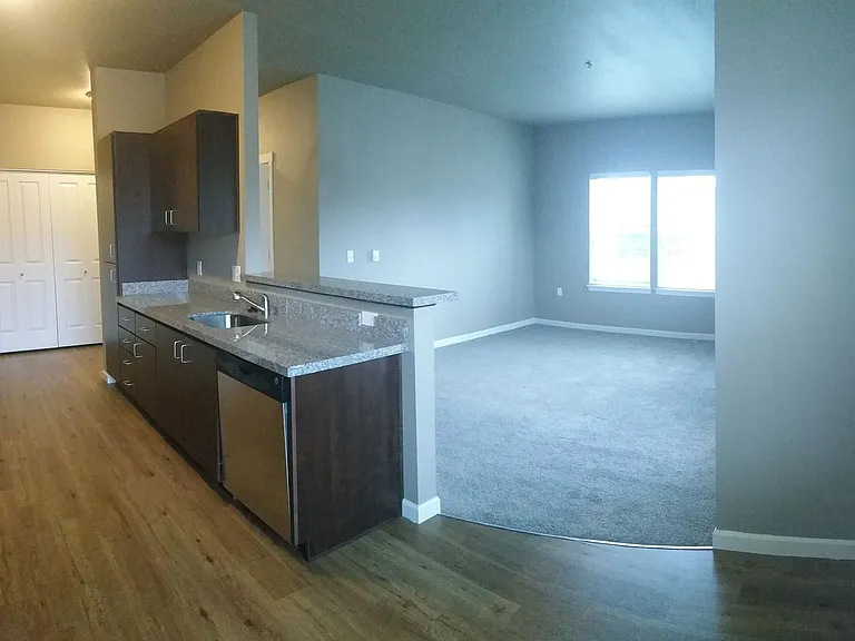 Encore Apartments — Photo 4