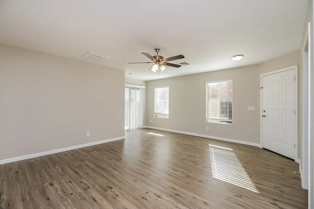 4 bed, 2.0 bath, 1471 sqft, $1,810 — Photo 3
