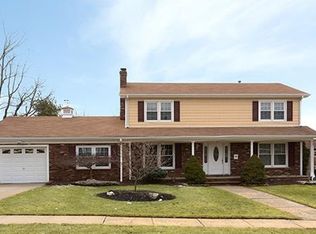 2 Deborah St, Parlin, NJ 08859