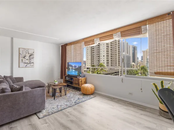 435 Seaside Ave APT 906, Honolulu, HI 96815