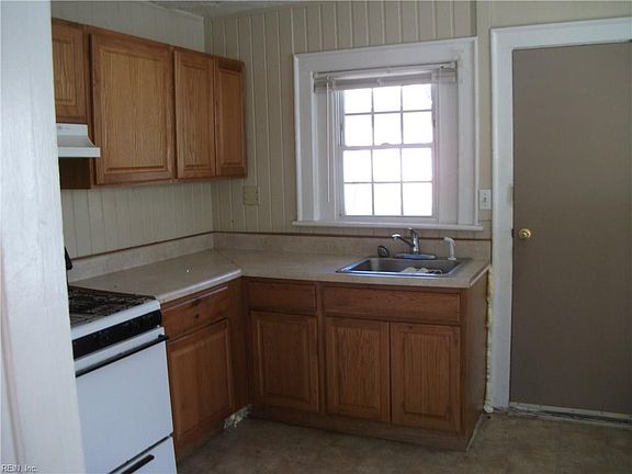 4th image of 9527 20th Bay St #A