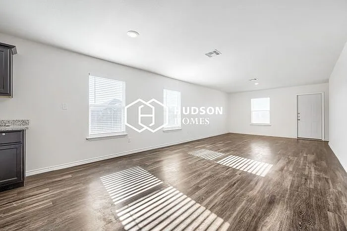 4 bed, 2.0 bath, 1571 sqft, $2,699 — Photo 4