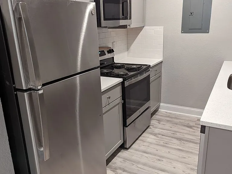1207 E Armour Blvd — Photo 18