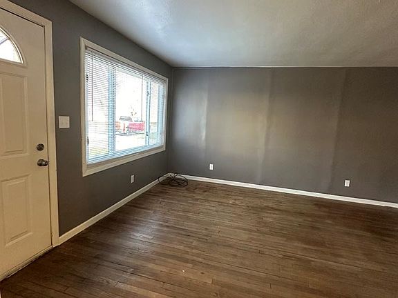 5th image of 121 Greentree Lane