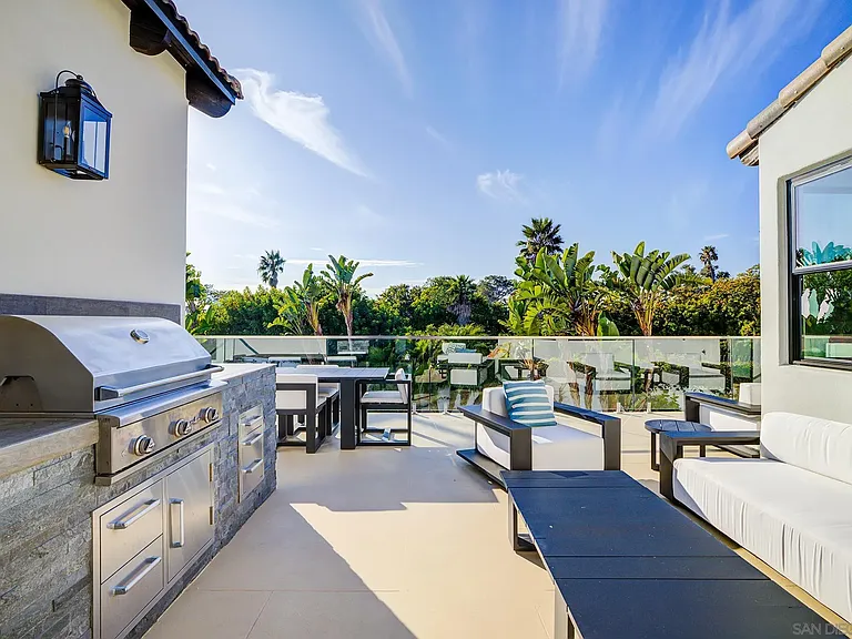 1070 Coronado Ave — Photo 50