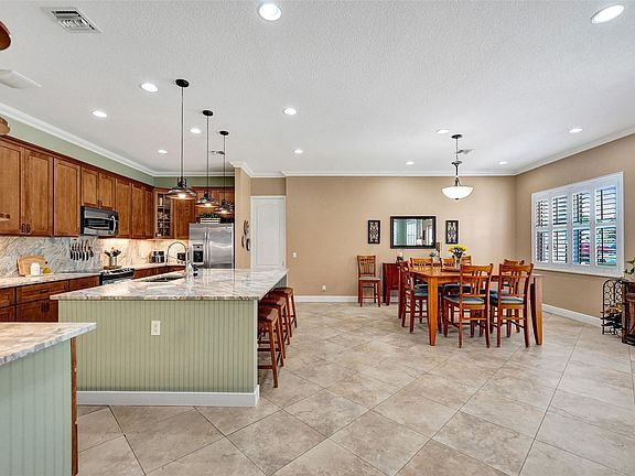 5th image of 2333 SW 34th Terrace