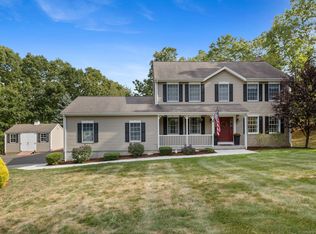 17 Ridgeview Dr, East Hampton, CT 06424