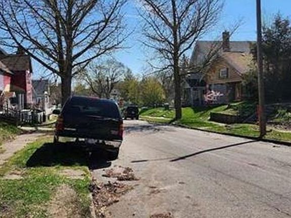 Exterior Neighborhood (street photo)