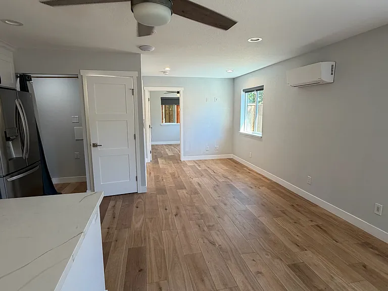 2331 Fairfield Ave #B — Photo 4