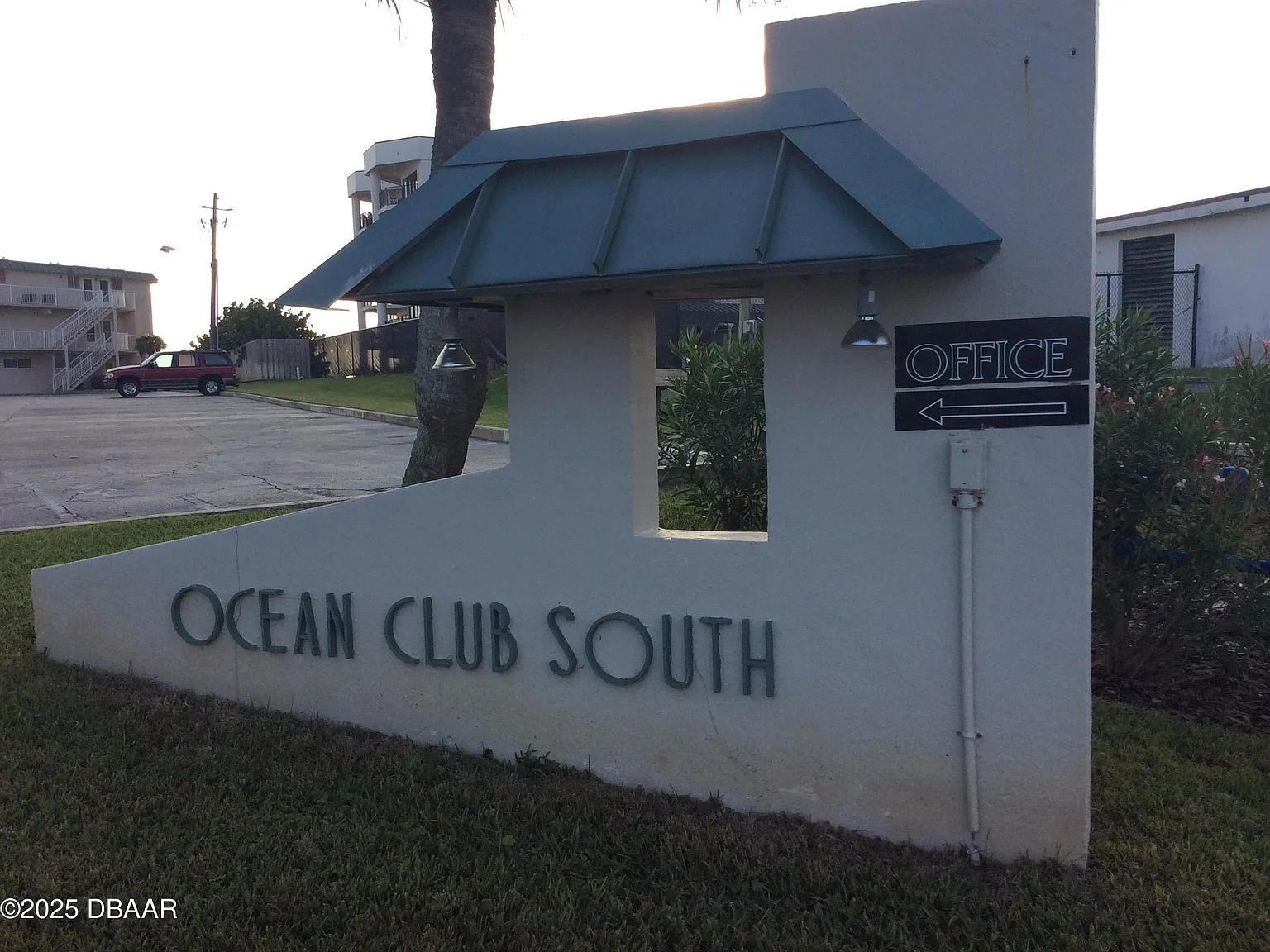 2 bed, 2.0 bath, 889 sqft, $3,980 — Photo 2