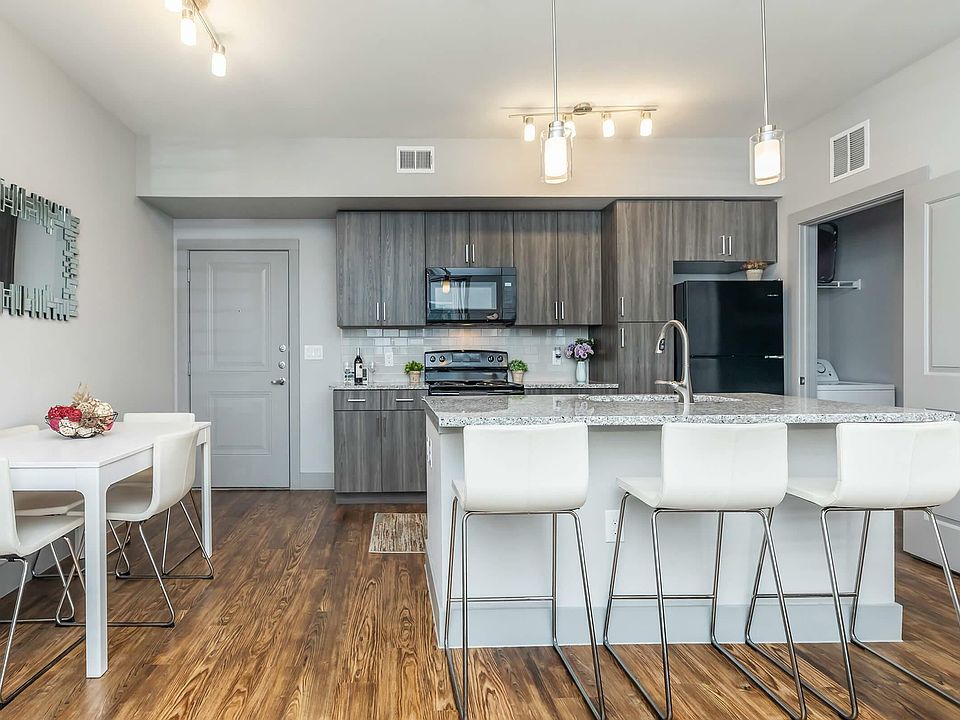 Luxury Kitchen with Breakfast Bar at The Broadway in Houston, TX