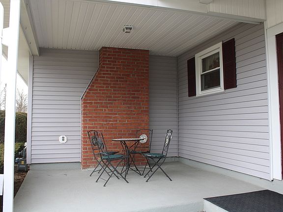 2nd image of 24 Metzger Pl