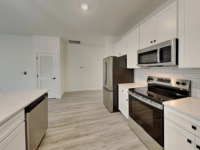 1114 Bismarck Rd — Photo 37